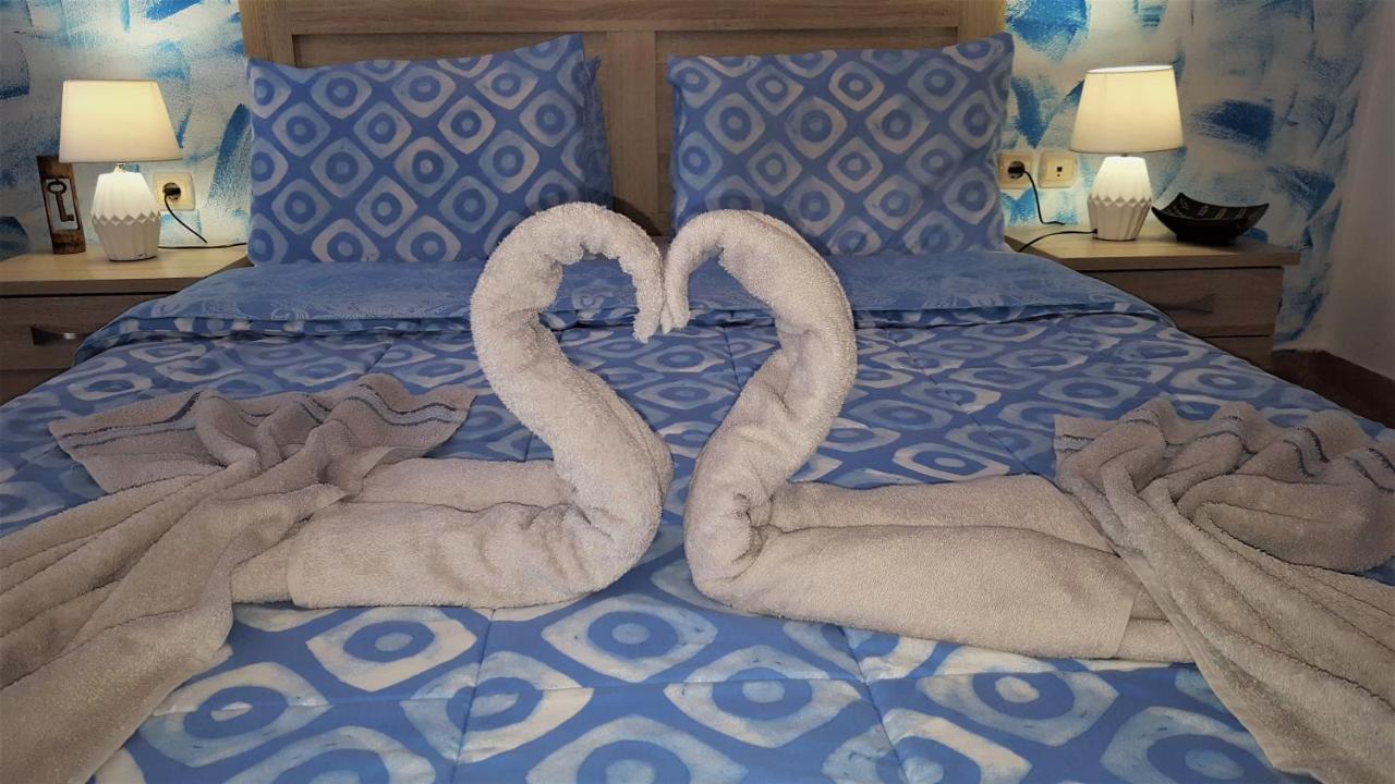 Santorini Pleasure Studios Тира Экстерьер фото